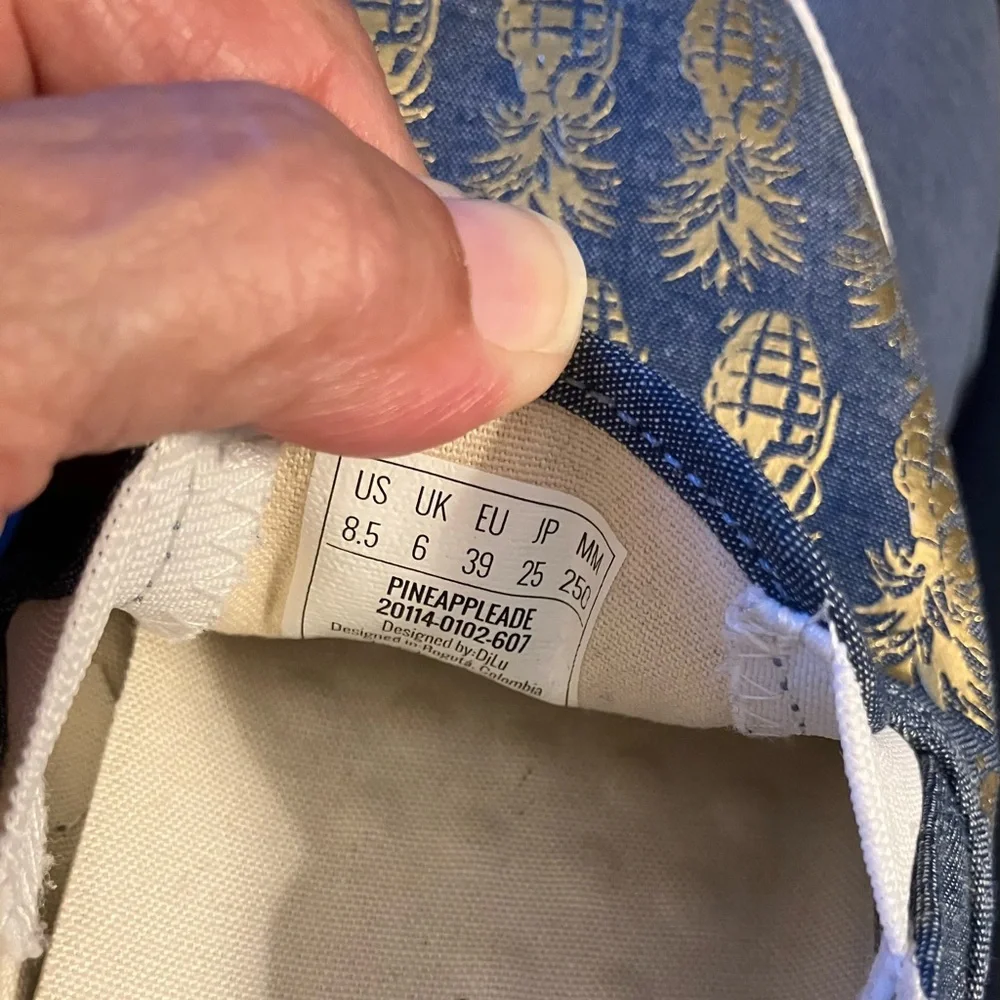 Bucket Feet Pineapple Sneakers 🍍 - Picture 5 of 5